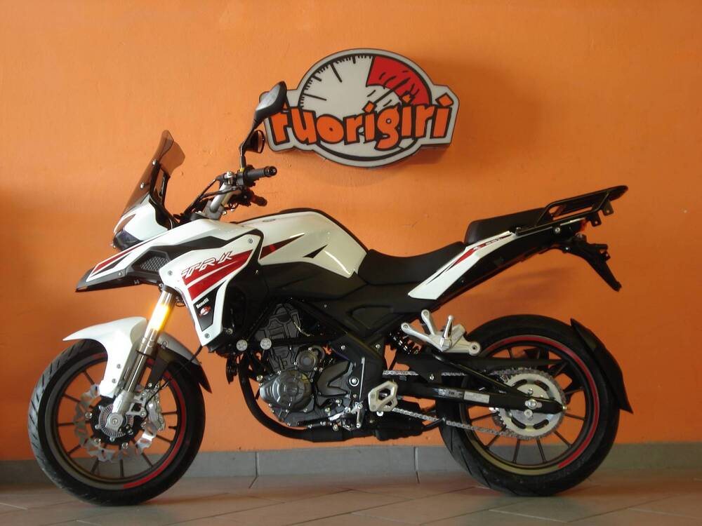 Foto Benelli TRK 251