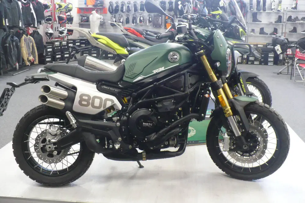 Benelli Leoncino 800