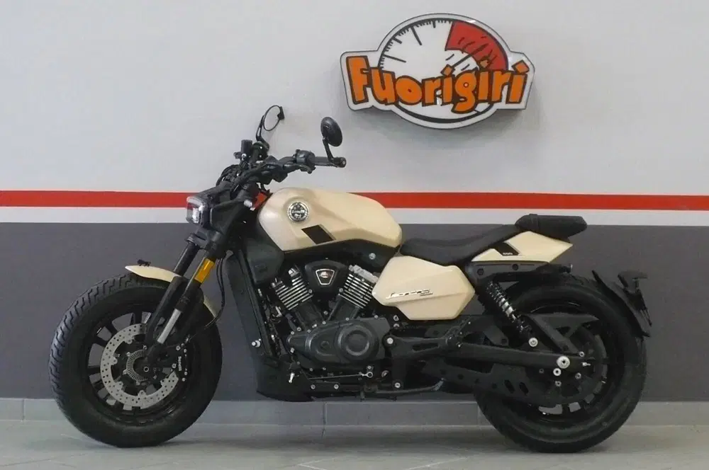 Foto Benelli Leoncino Bobber 400