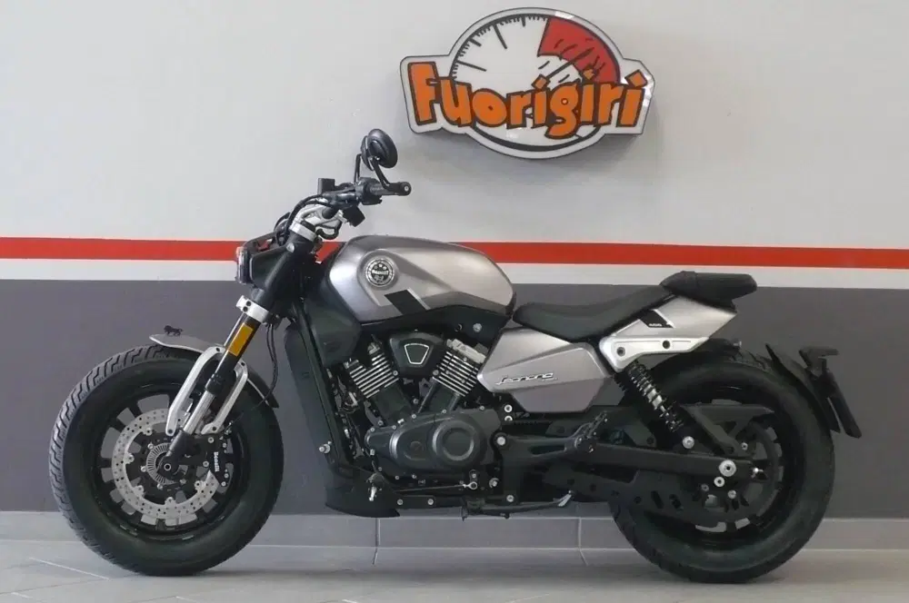 Benelli Leoncino Bobber 400