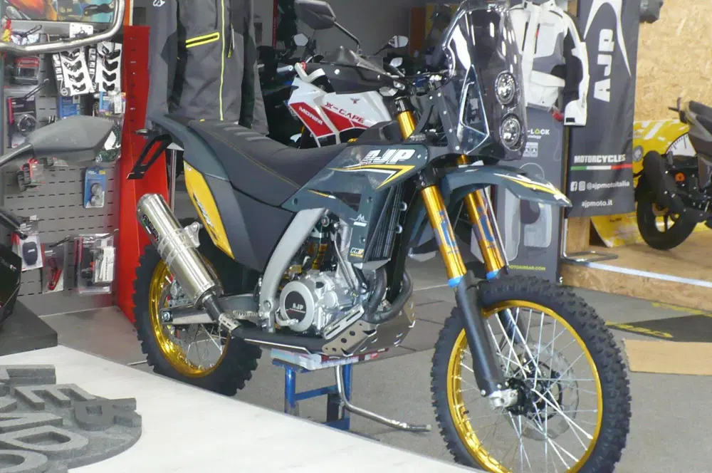AJP PR7 650 Adventure